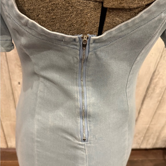 Chic Light Blue Denim Mini Dress with Puff Sleeves - Picture 7 of 9